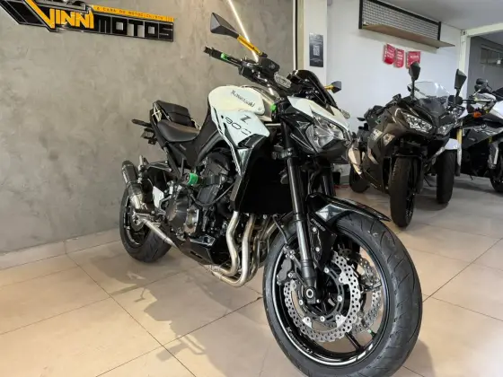 KAWASAKI Z900 