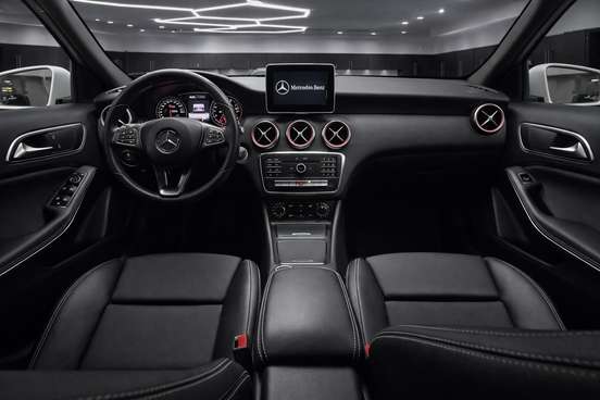 MERCEDES-BENZ-A 200-2016