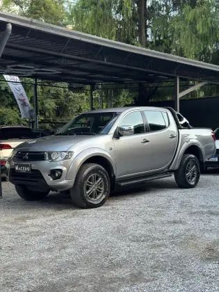MITSUBISHI L200 TRITON 3.5 HPE 4X4 CD V6 24V FLEX 4P AUTOMÁTICO