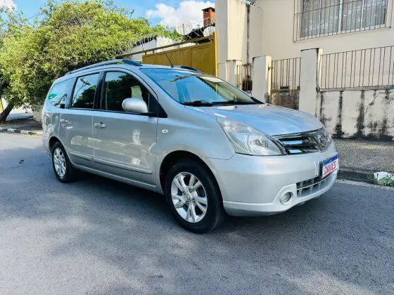 NISSAN GRAND LIVINA 1.8 SL 16V FLEX 4P AUTOMÁTICO
