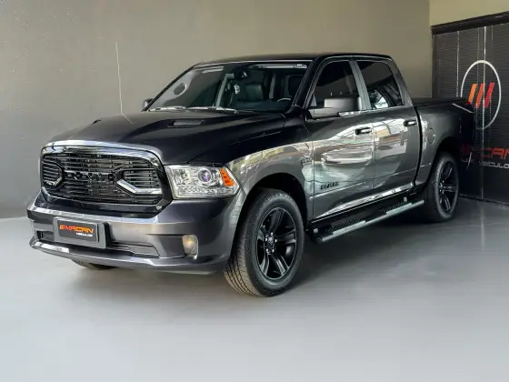 RAM CLASSIC 5.7 V8 GASOLINA LARAMIE NIGHT EDITION CD 4X4 AUTOMÁTICO