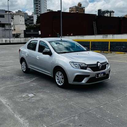 RENAULT-LOGAN-2022