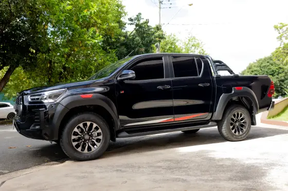 TOYOTA HILUX 2.8 D-4D TURBO DIESEL CD GR-S 4X4 AUTOMÁTICO