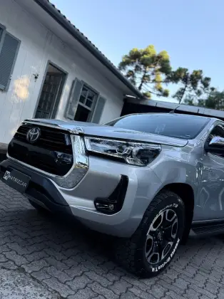TOYOTA HILUX 2.8 D-4D TURBO DIESEL CD SRX 4X4 AUTOMÁTICO