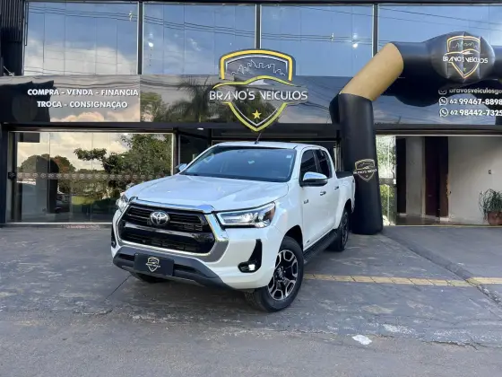 TOYOTA HILUX 2.8 D-4D TURBO DIESEL CD SRX 4X4 AUTOMÁTICO