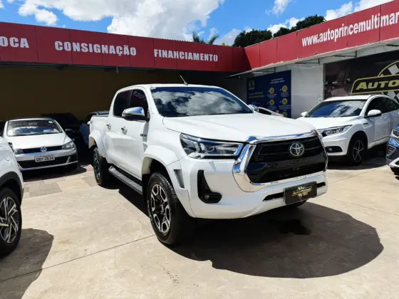 TOYOTA HILUX 2.8 D-4D TURBO DIESEL CD SRX LIMITED 4X4 AUTOMÁTICO TOYOTA HILUX 2.8 D-4D TURBO DIESEL CD SRX LIMITED 4X4 AUTOMÁTICO