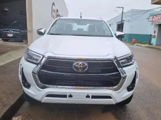TOYOTA HILUX 2.8 D-4D TURBO DIESEL CD SRX PLUS 4X4 AUTOMÁTICO