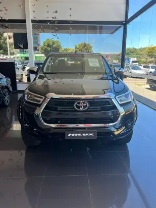 TOYOTA HILUX 2.8 D-4D TURBO DIESEL CD SRX PLUS 4X4 AUTOMÁTICO