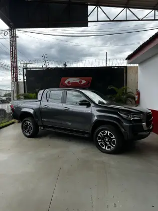 TOYOTA HILUX 2.8 D-4D TURBO DIESEL CD SRX PLUS 4X4 AUTOMÁTICO