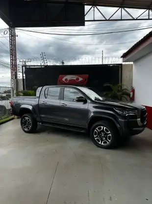 TOYOTA-HILUX-2.8 D-4D TURBO DIESEL CD SRX PLUS 4X4 AUTOMÁTICO TOYOTA-HILUX-2025