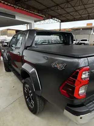 TOYOTA-HILUX-2025