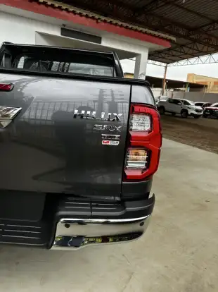 TOYOTA-HILUX-2.8 D-4D TURBO DIESEL CD SRX PLUS 4X4 AUTOMÁTICO TOYOTA-HILUX-2025