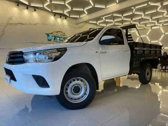TOYOTA HILUX 2.8 D-4D TURBO DIESEL CHASSI 4X4 MANUAL