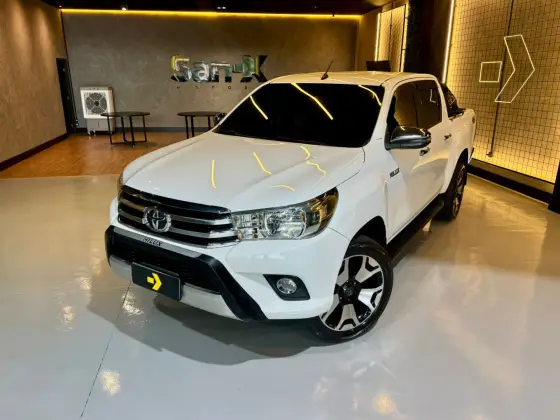 TOYOTA HILUX 2.8 SR 4X4 CD 16V DIESEL 4P AUTOMÁTICO