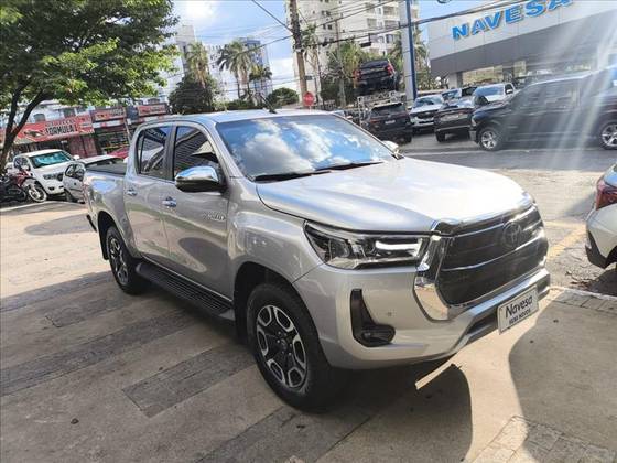 TOYOTA HILUX 2.8 D-4D TURBO DIESEL CD SRX 4X4 AUTOMÁTICO