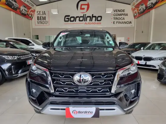 TOYOTA HILUX SW4 2.8 D-4D TURBO DIESEL SRX 7L 4X4 AUTOMÁTICO