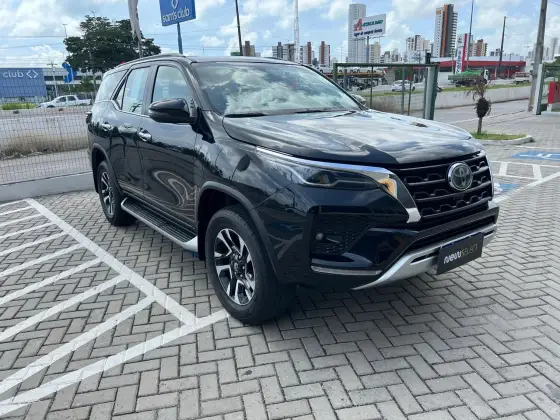 TOYOTA HILUX SW4 2.8 D-4D TURBO DIESEL SRX 7L 4X4 AUTOMÁTICO