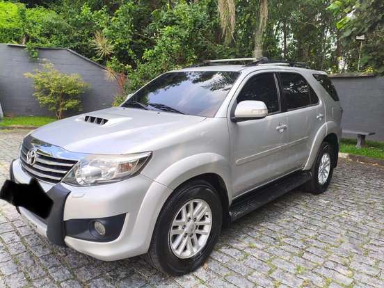 TOYOTA-HILUX SW4-3.0 SRV 4X4 7 LUGARES 16V TURBO INTERCOOLER DIESEL 4P AUTOMÁTICO TOYOTA-HILUX SW4-2013
