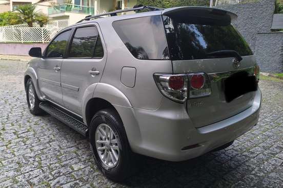 TOYOTA-HILUX SW4-3.0 SRV 4X4 7 LUGARES 16V TURBO INTERCOOLER DIESEL 4P AUTOMÁTICO TOYOTA-HILUX SW4-2013