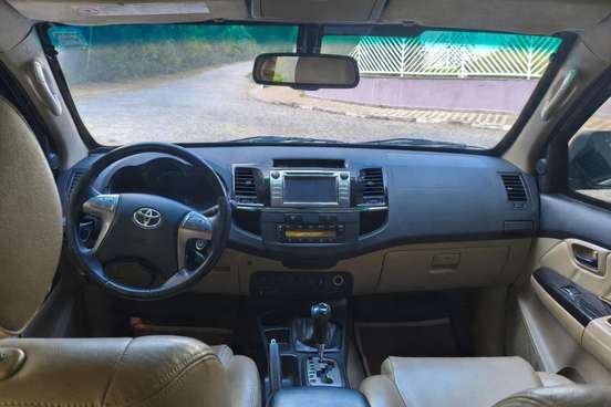 TOYOTA-HILUX SW4-2013