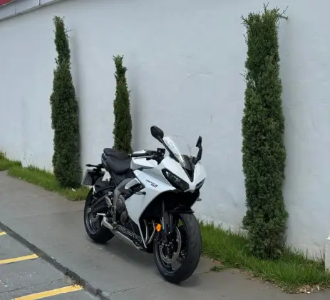 TRIUMPH DAYTONA 660 