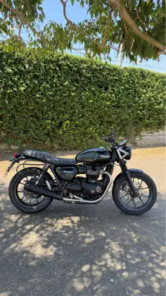 TRIUMPH STREET TWIN 