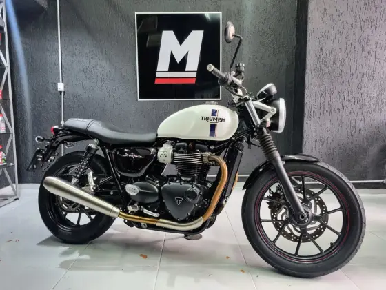 TRIUMPH STREET TWIN 