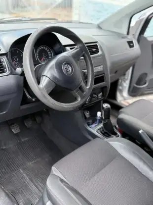 VOLKSWAGEN-FOX-2012