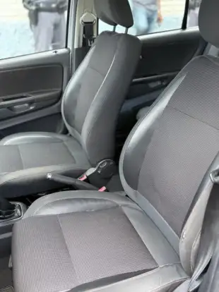 VOLKSWAGEN-FOX-2012