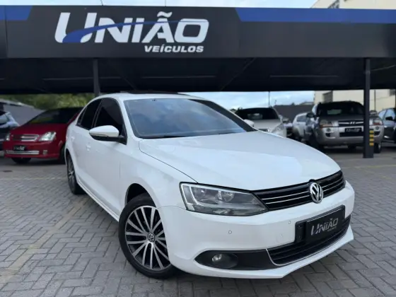 VOLKSWAGEN JETTA 2.0 COMFORTLINE FLEX 4P TIPTRONIC