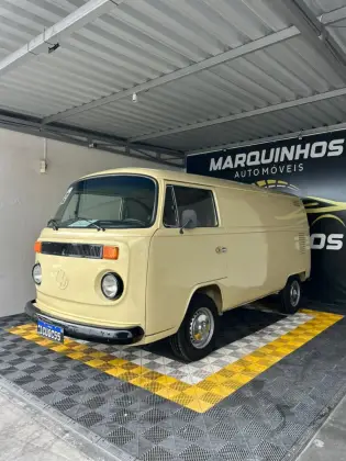 VOLKSWAGEN KOMBI 1.6 FURGÃO 8V DIESEL 3P MANUAL