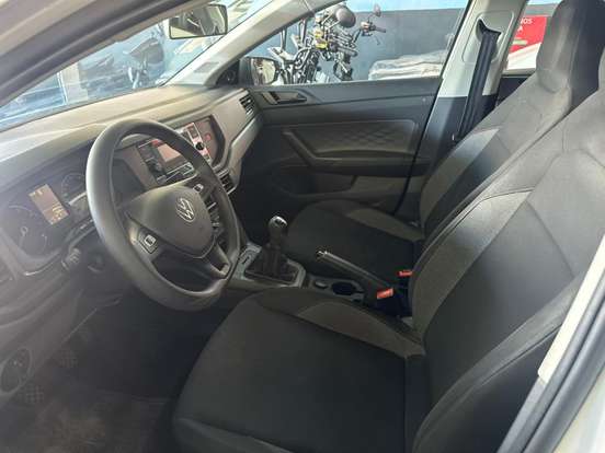 VOLKSWAGEN-POLO-2023