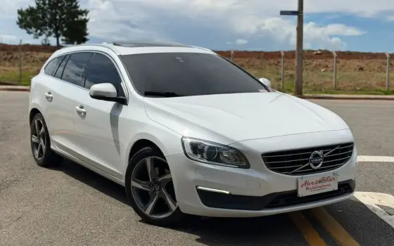VOLVO V60 2.0 T4 MOMENTUM GASOLINA 4P AUTOMÁTICO