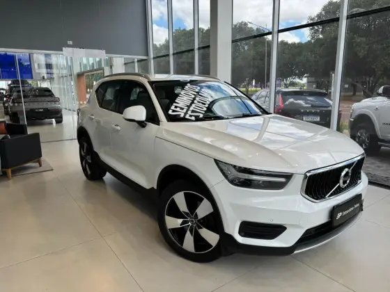VOLVO XC40 2.0 T4 GASOLINA MOMENTUM GEARTRONIC