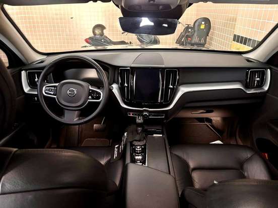 VOLVO-XC60-2019