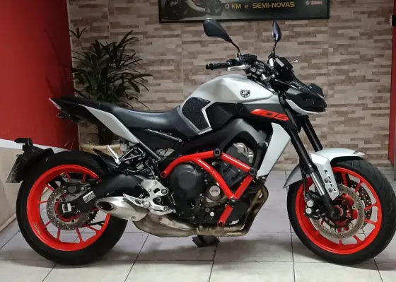 YAMAHA MT-09 