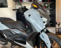 YAMAHA XMAX 300 CONNECTED ABS YAMAHA XMAX 300 CONNECTED ABS