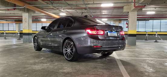 BMW-320i-2014