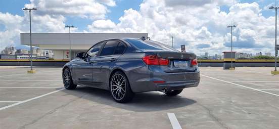 BMW-320i-2014