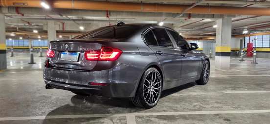 BMW-320i-2014