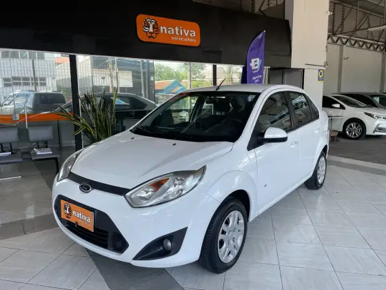 FORD FIESTA 1.6 ROCAM SEDAN 8V FLEX 4P MANUAL