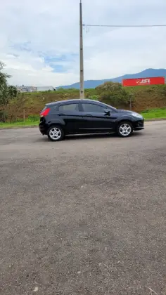 FORD FIESTA 1.6 SE HATCH 16V FLEX 4P POWERSHIFT