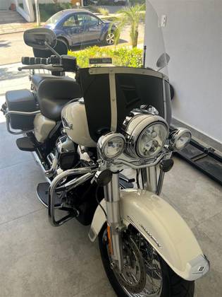 HARLEY-DAVIDSON ROAD KING CLASSIC 