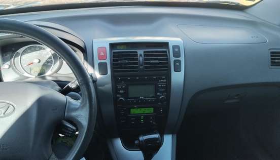 HYUNDAI-TUCSON-2010