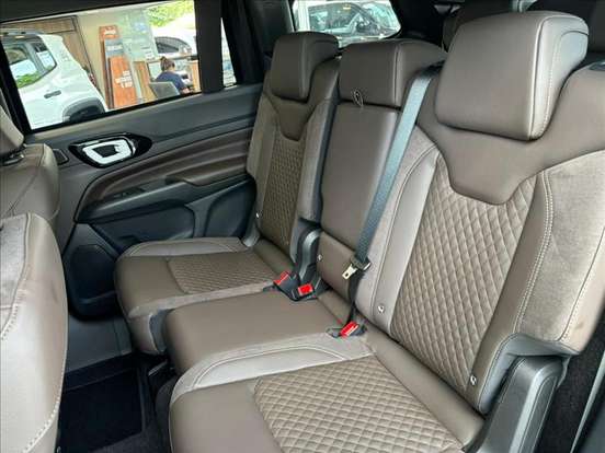 JEEP-COMMANDER-2025
