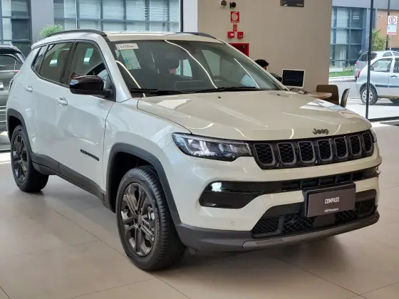 JEEP COMPASS 1.3 T270 TURBO FLEX LONGITUDE AT6