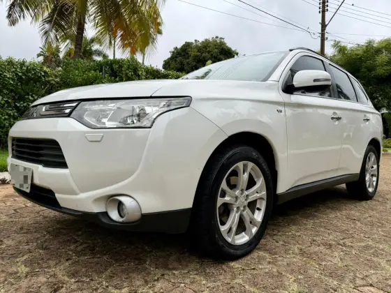 MITSUBISHI OUTLANDER 3.0 GT 4X4 V6 24V GASOLINA 4P AUTOMÁTICO
