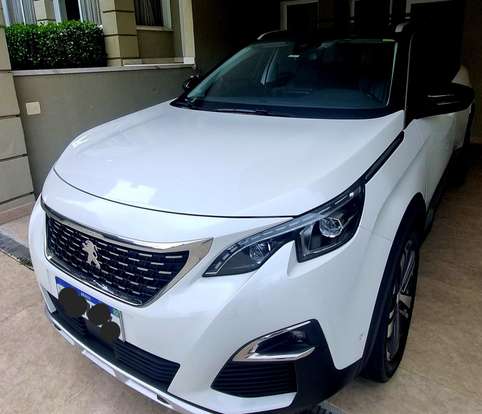 PEUGEOT-5008-2018