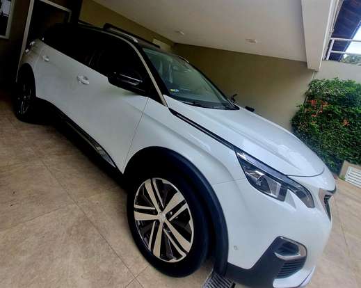 PEUGEOT-5008-2018