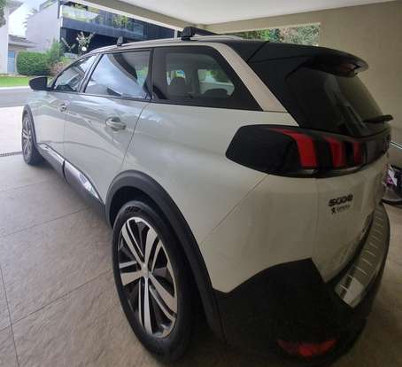 PEUGEOT-5008-2018